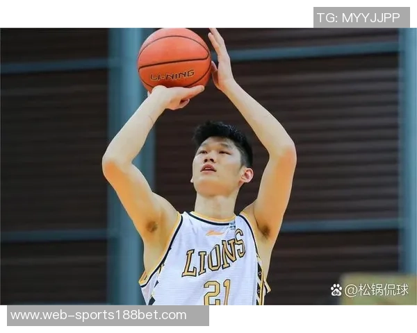 胡金秋半场表现出色6投4中贡献8分2篮板助力球队稳定发挥